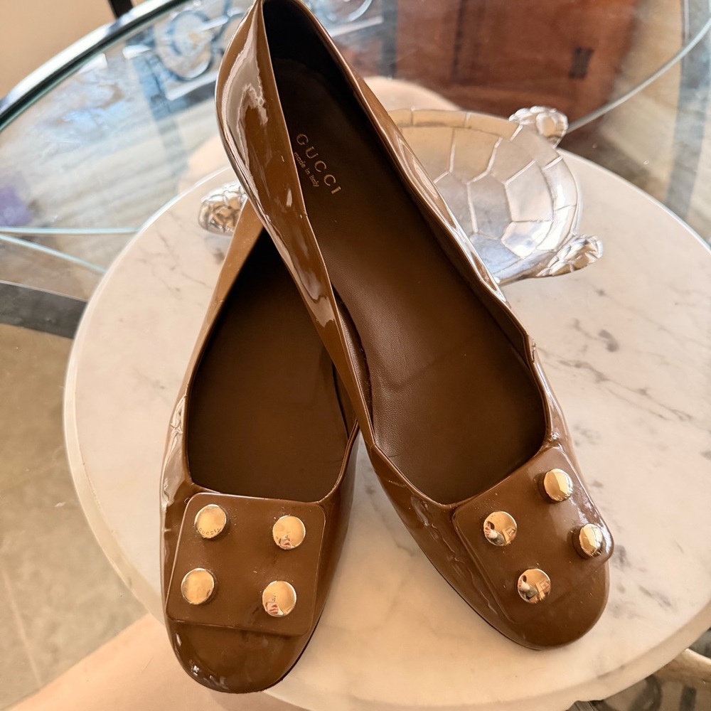 Gucci Tan Patent Leather Loafers with Gold Accents Size EU 41 Like New - Picture 12 of 12